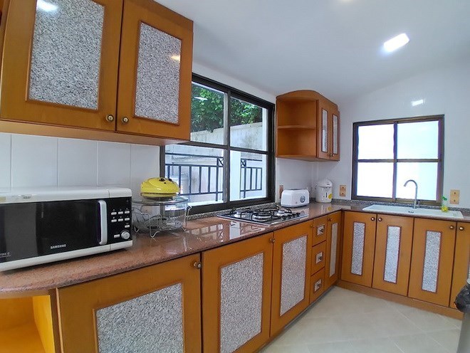 House for sale East Pattaya showing the kitchen