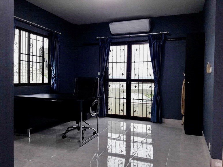 House for sale East Pattaya showing the office area House for sale East Pattaya showing the office area