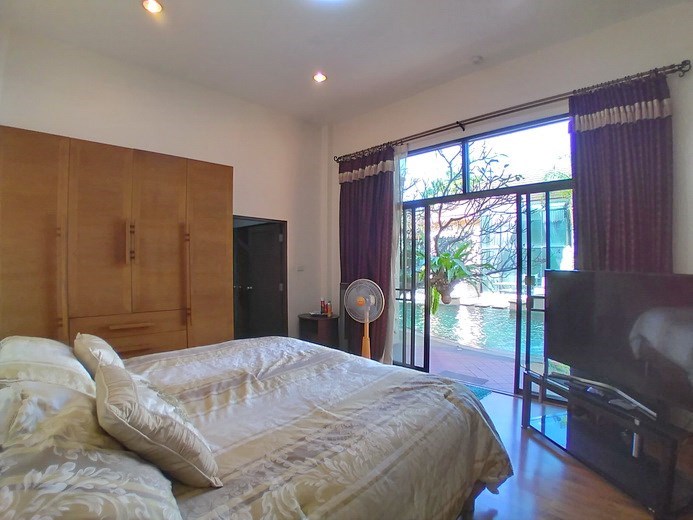House for sale East Pattaya showing the second bedroom pool view 