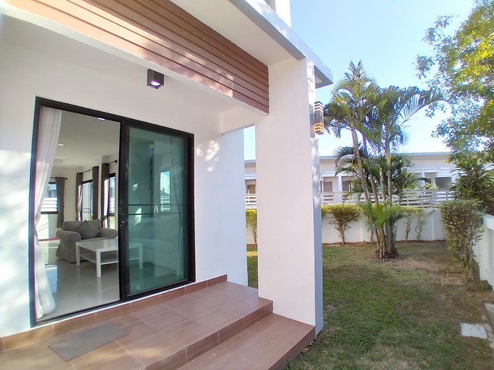 House for sale East Pattaya showing the terrace and garden 