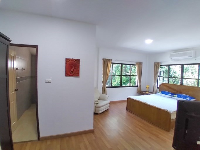 House for sale East Pattaya showing the third bedroom suite 