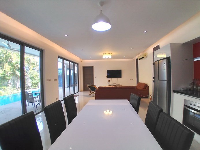 House for sale Mabprachan Pattaya showing the dining arae House for sale Mabprachan Pattaya showing the dining arae