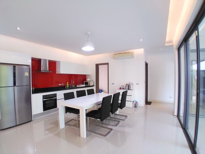 House for sale Mabprachan Pattaya showing the dining, kitchen and guest bathroom House for sale Mabprachan Pattaya showing the dining, kitchen and guest bathroom