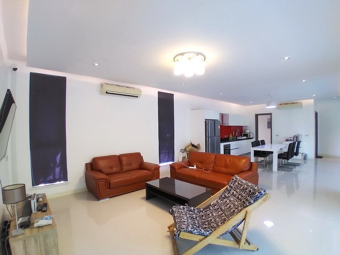 House for sale Mabprachan Pattaya showing the living, dining and kitchen areas 
