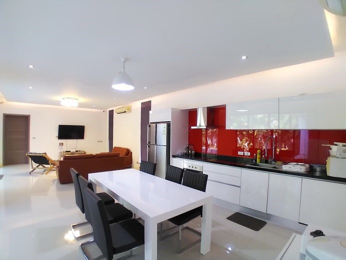 House for sale Mabprachan Pattaya showing the open plan concept House for sale Mabprachan Pattaya showing the open plan concept