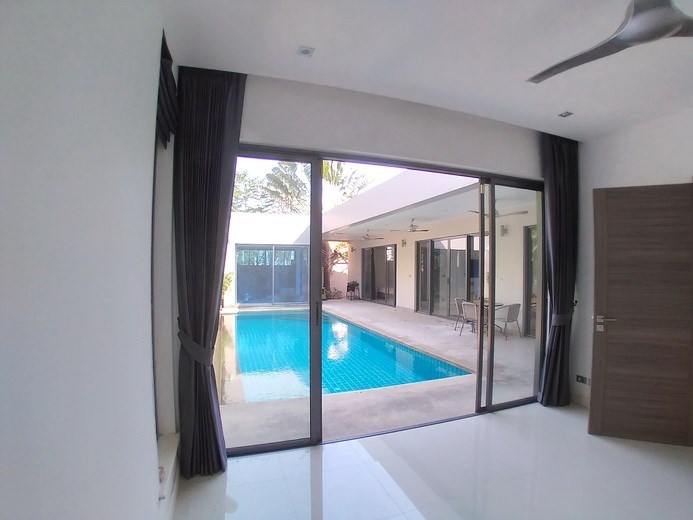 House for sale Mabprachan Pattaya showing the second bedroom House for sale Mabprachan Pattaya showing the second bedroom