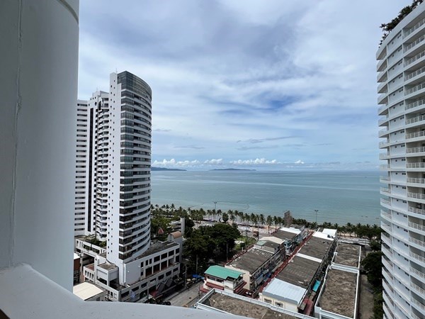 Condo for rent Pattaya Jomtien showing the balcony view