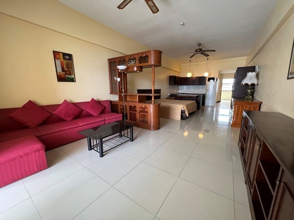 Condo for rent Pattaya Jomtien showing the open studio