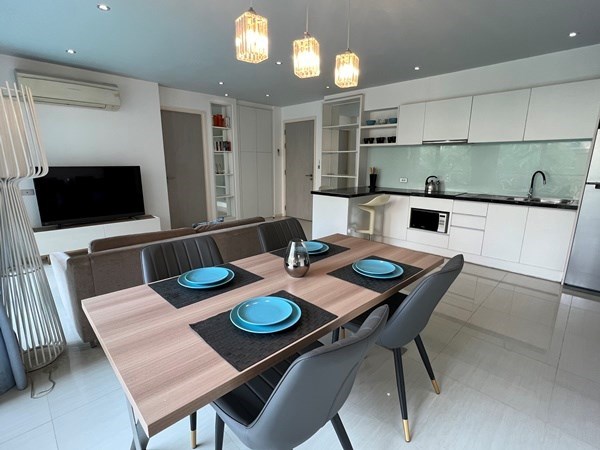 Condo For Rent Pattaya Jomtien showing the dining and kitchen areas
