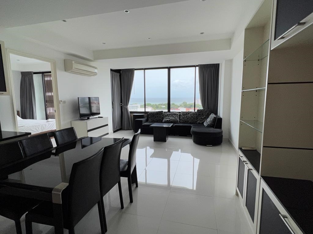 Condo for rent Pattaya Pratumnak showing the open plan living