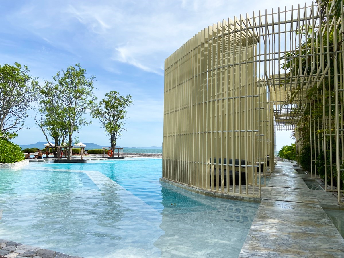 Condo for sale Na Jomtien Pattaya showing the Beach Pool Cabana Condo for sale Na Jomtien Pattaya showing the Beach Pool Cabana