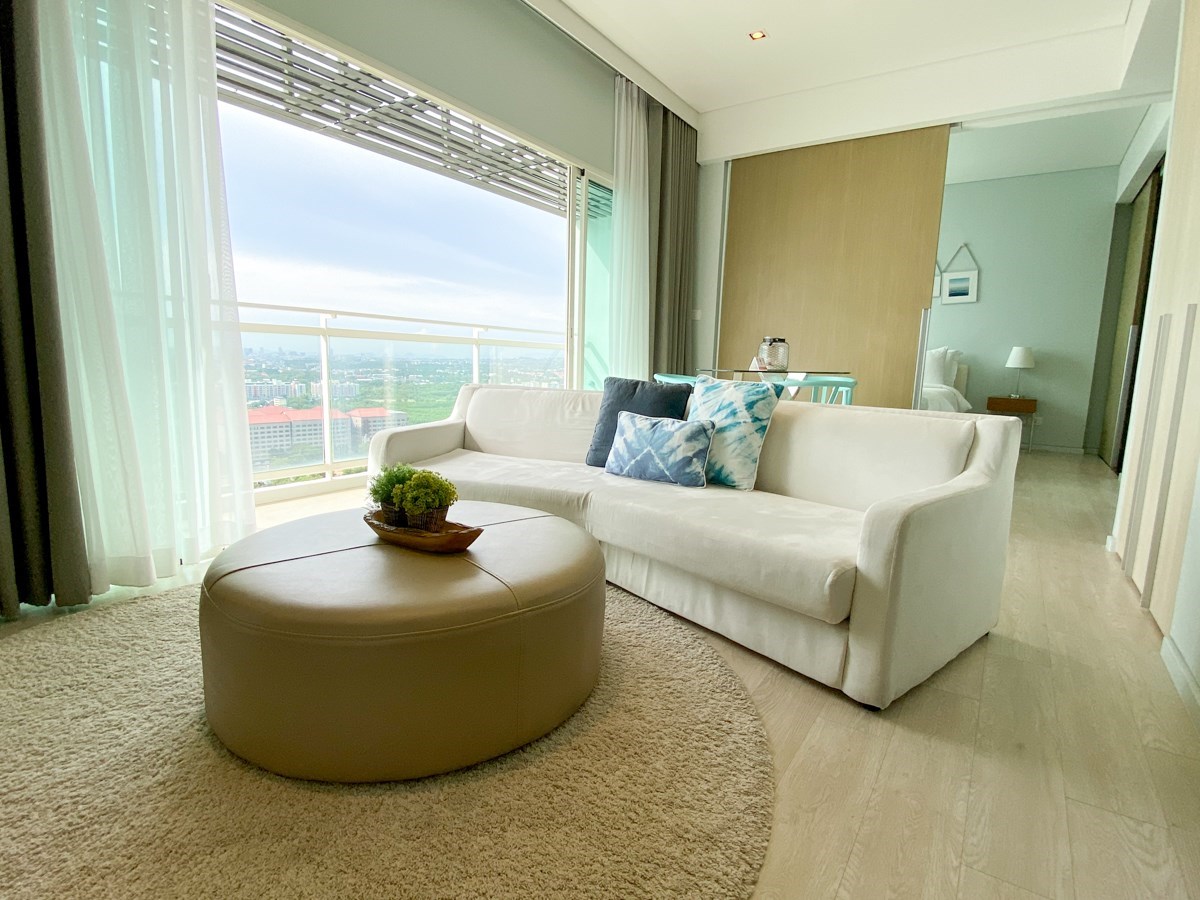 Condo for sale Na Jomtien Pattaya showing the Living Area Condo for sale Na Jomtien Pattaya showing the Living Area