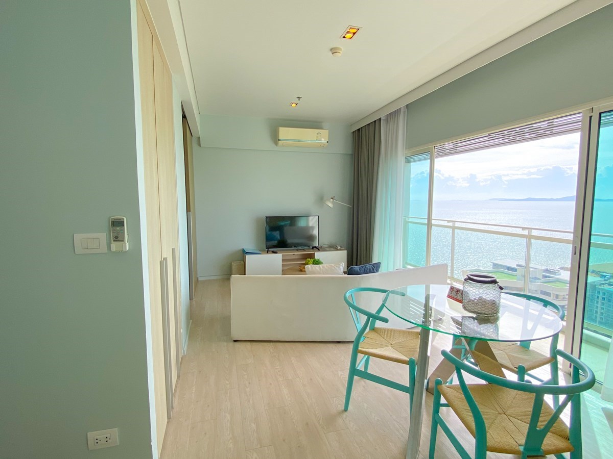 Condo for sale Na Jomtien Pattaya showing Open Plan Living Condo for sale Na Jomtien Pattaya showing Open Plan Living