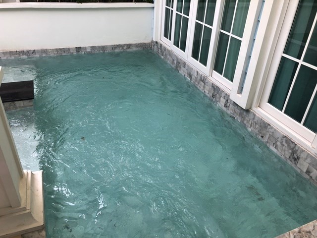 Condo for sale Na Jomtien Pattaya showing the condo pool Condo for sale Na Jomtien Pattaya showing the condo pool
