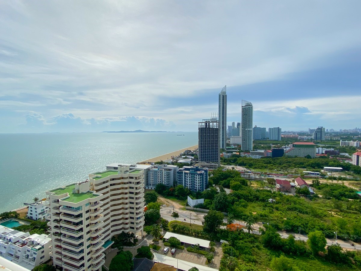 Condo for sale Na Jomtien Pattaya showing the View Condo for sale Na Jomtien Pattaya showing the View