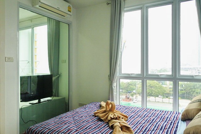 Condominium for rent Jomtien Pattaya showing the bedroom suite 
