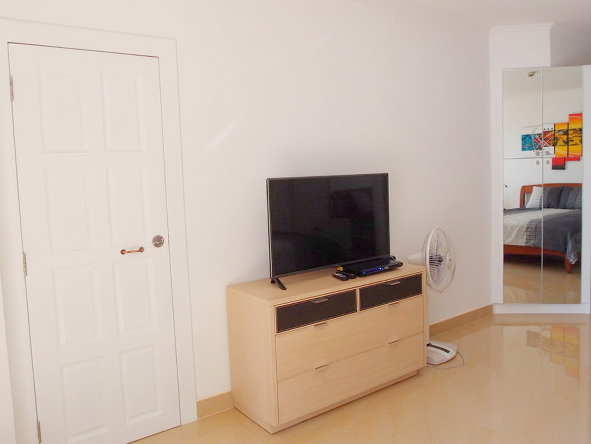 Condominium for rent Jomtien showing the TV 