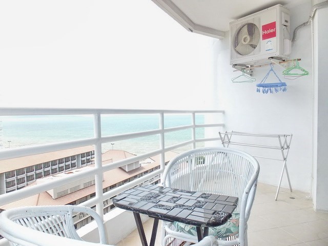 Condominium for rent Jomtien Pattaya showing the balcony