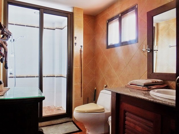 Condominium for rent Jomtien showing the bathroom 