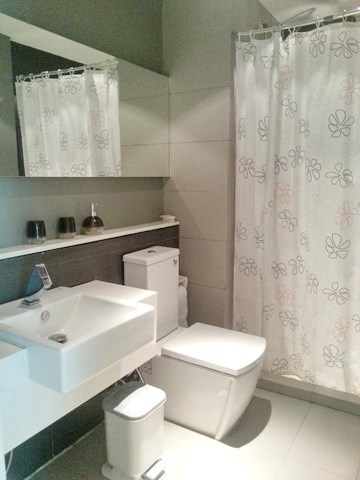 Condominium for rent Jomtien showing the bathroom