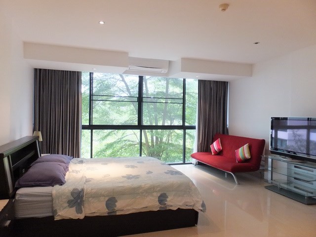 Condominium for rent Jomtien showing the bedroom with furniture 