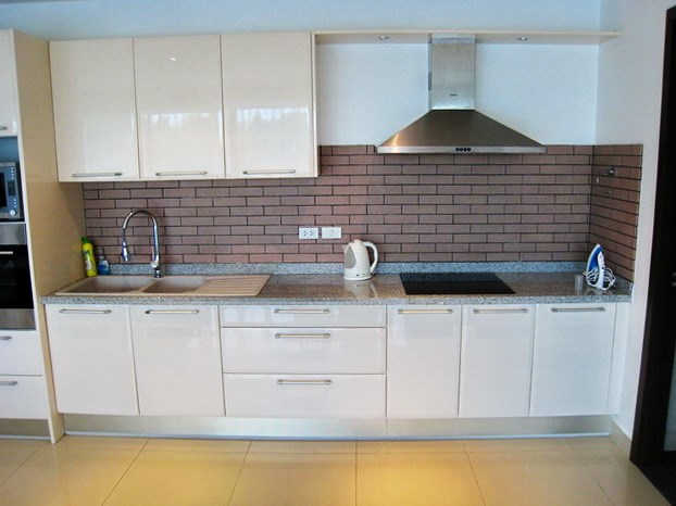 Condominium for rent Jomtien showing the kitchen Condominium for rent Jomtien showing the kitchen