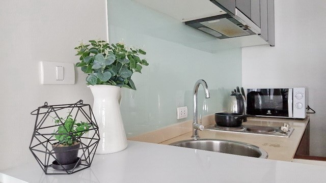 Condominium for rent Jomtien showing the kitchen area 