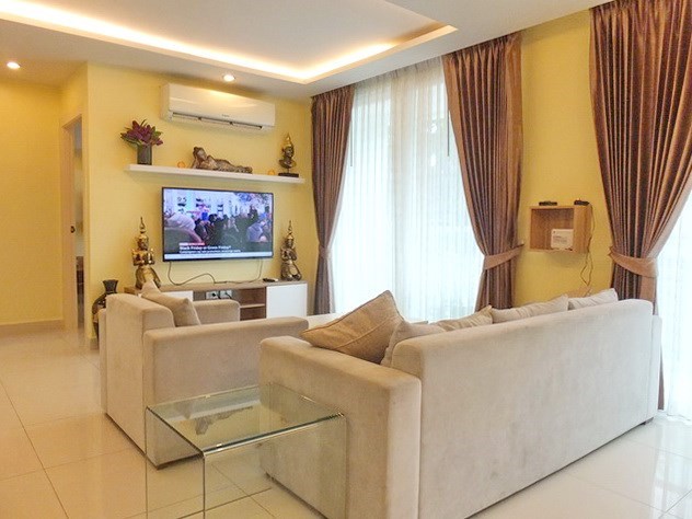 Condominium for rent Jomtien Pattaya showing the living room