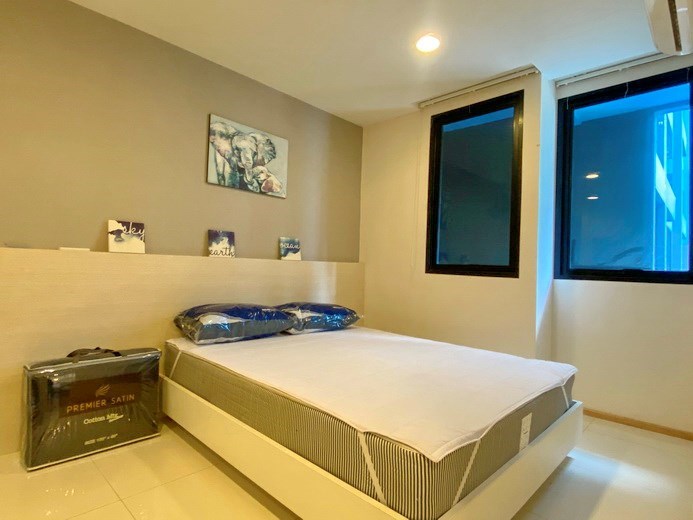 Condominium for Rent Jomtien showing the master bedroom