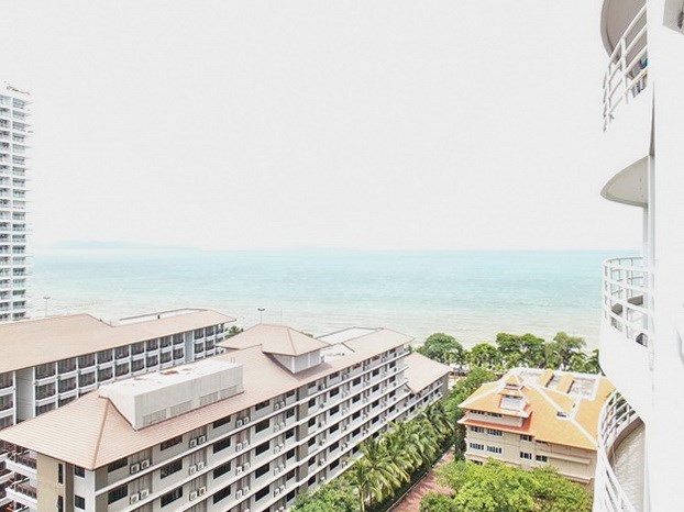 Condominium for rent Jomtien Pattaya showing the sea view 