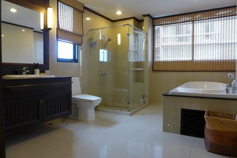 Condominium for rent Pattaya showing the bathroom