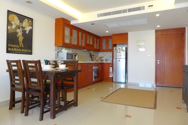 Condominium For Rent Pattaya showing the dining and kitchen areas Condominium For Rent Pattaya showing the dining and kitchen areas