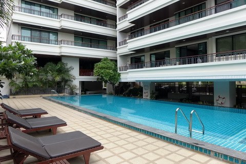 Condominium for rent Pattaya showing the communal pool