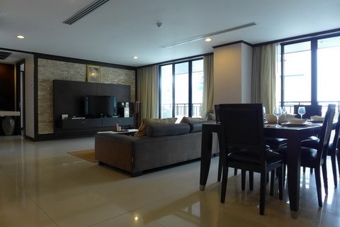 Condominium for rent Pattaya showing the dining and living areas