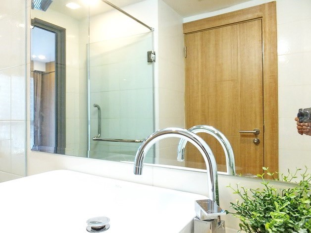 Condominium for rent Pratumnak Hill Pattaya showing the bathroom