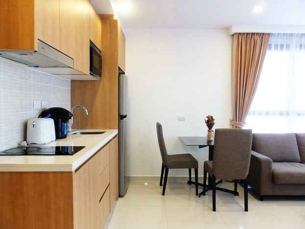 Condominium for rent Pratumnak Hill Pattaya showing the dining and kitchen areas 