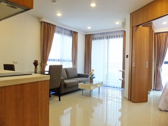 Condominium for rent Pratumnak Hill Pattaya showing the open plan concept 