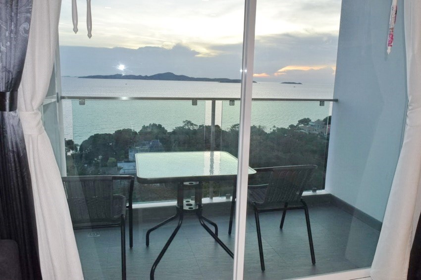 Condominium for rent Pratumnak Pattaya showing the balcony and view Condominium for rent Pratumnak Pattaya showing the balcony and view