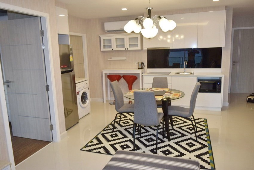 Condominium for rent Pratumnak Pattaya showing the dining and kitchen areas Condominium for rent Pratumnak Pattaya showing the dining and kitchen areas