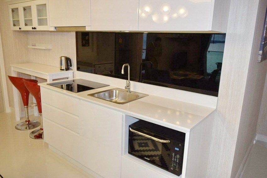 Condominium for rent Pratumnak Pattaya showing the kitchen 