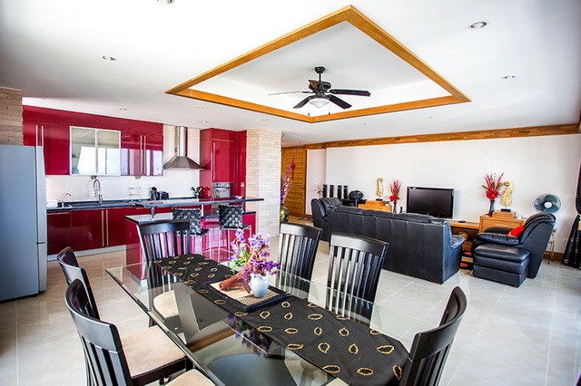 Condominium for rent Pratumnak Pattaya showing the living, dining and kitchen areas 