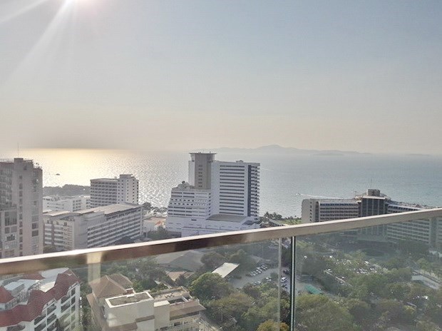 Condominium for rent on Pratumnak Hill showing the balcony and sea view Condominium for rent on Pratumnak Hill showing the balcony and sea view