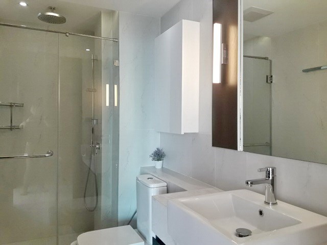 Condominium for rent on Pratumnak Hill showing the bathroom Condominium for rent on Pratumnak Hill showing the bathroom