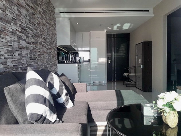 Condominium for rent on Pratumnak Hill showing the open plan concept Condominium for rent on Pratumnak Hill showing the open plan concept