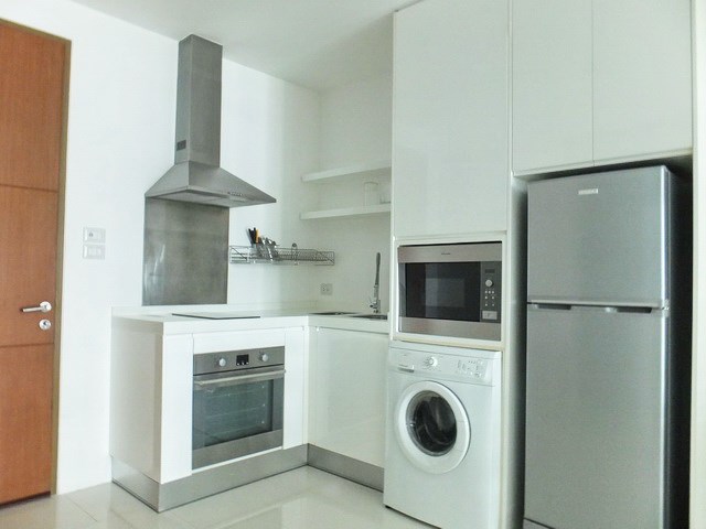 Condominium for rent Wongamat Pattaya showing the kitchen