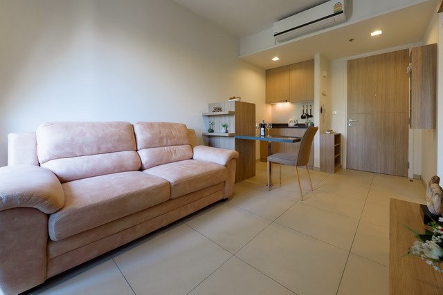 Condominium for rent UNIXX South Pattaya showing the living, dining and kitchen areas 