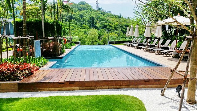 Condominium for rent UNIXX South Pattaya showing the communal swimming pool 