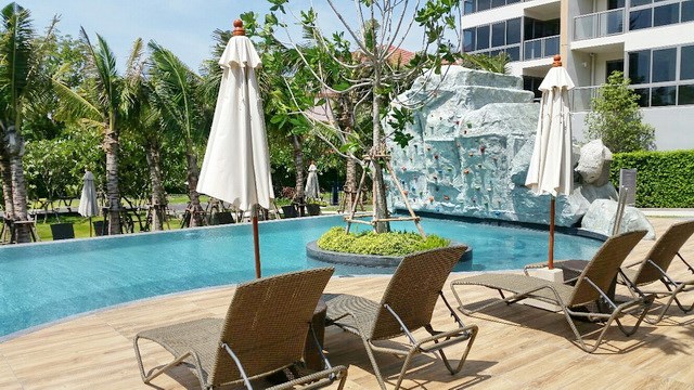 Condominium for rent UNIXX South Pattaya showing the terraces and communal pool 