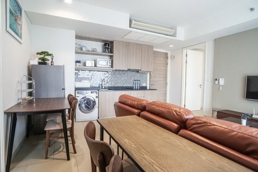Condominium for rent at Zire Wongamat Pattaya showing the dining and kitchen areas Condominium for rent at Zire Wongamat Pattaya showing the dining and kitchen areas