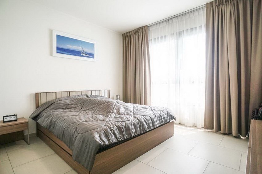 Condominium for rent at Zire Wongamat Pattaya showing the master bedroom Condominium for rent at Zire Wongamat Pattaya showing the master bedroom